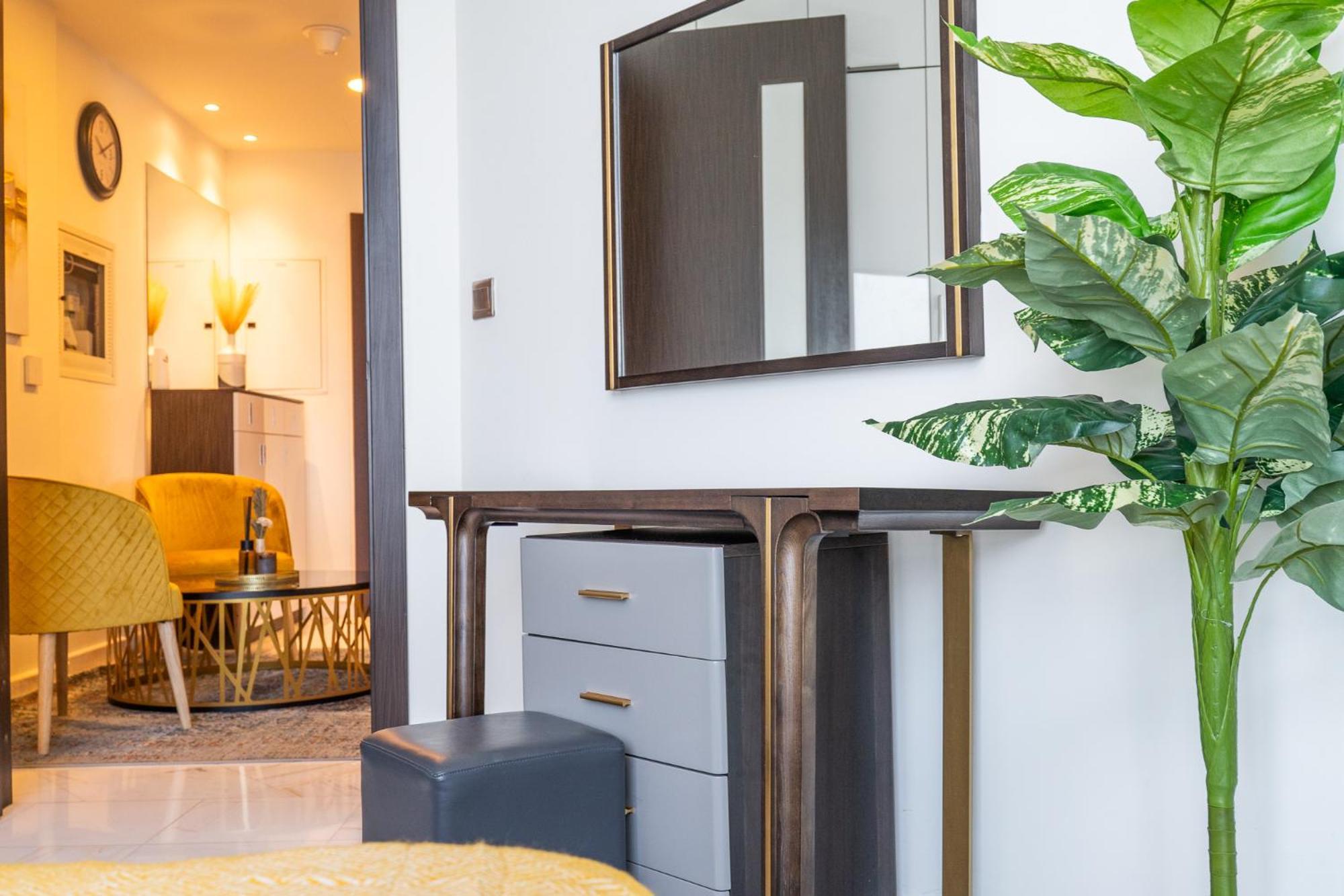 Apartment Heaven Crest Homes: Luxury Canal View With Amenities *
