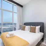 Heaven Crest Vacation Homes Business Bay Canal View - Luxury 2 Bedroom Suite With Free Parking, Wi-Fi, Gym And Pool