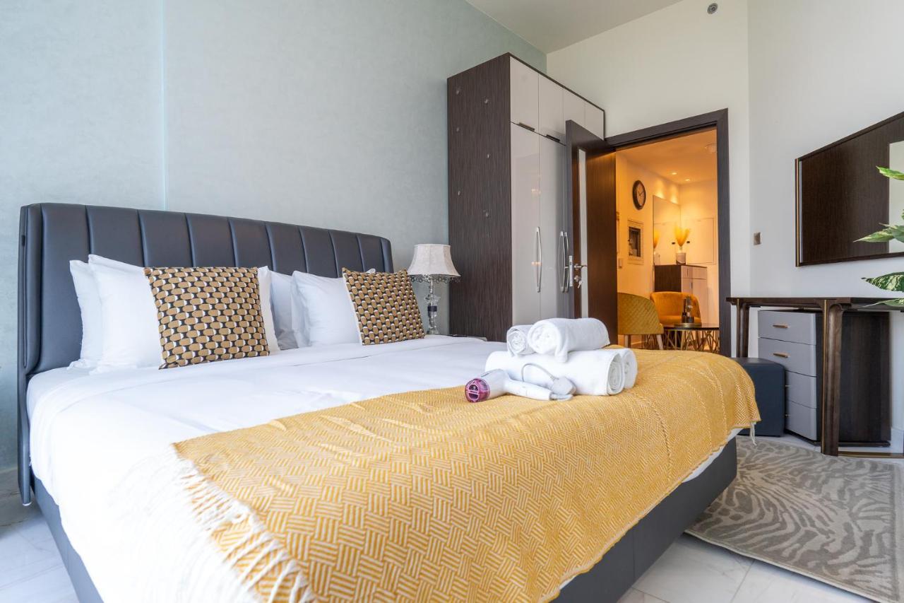 Apartment Heaven Crest Business Bay Canal View - Luxury 2 Bedroom With Free Parking, Wi-fi, Gym And Pool *