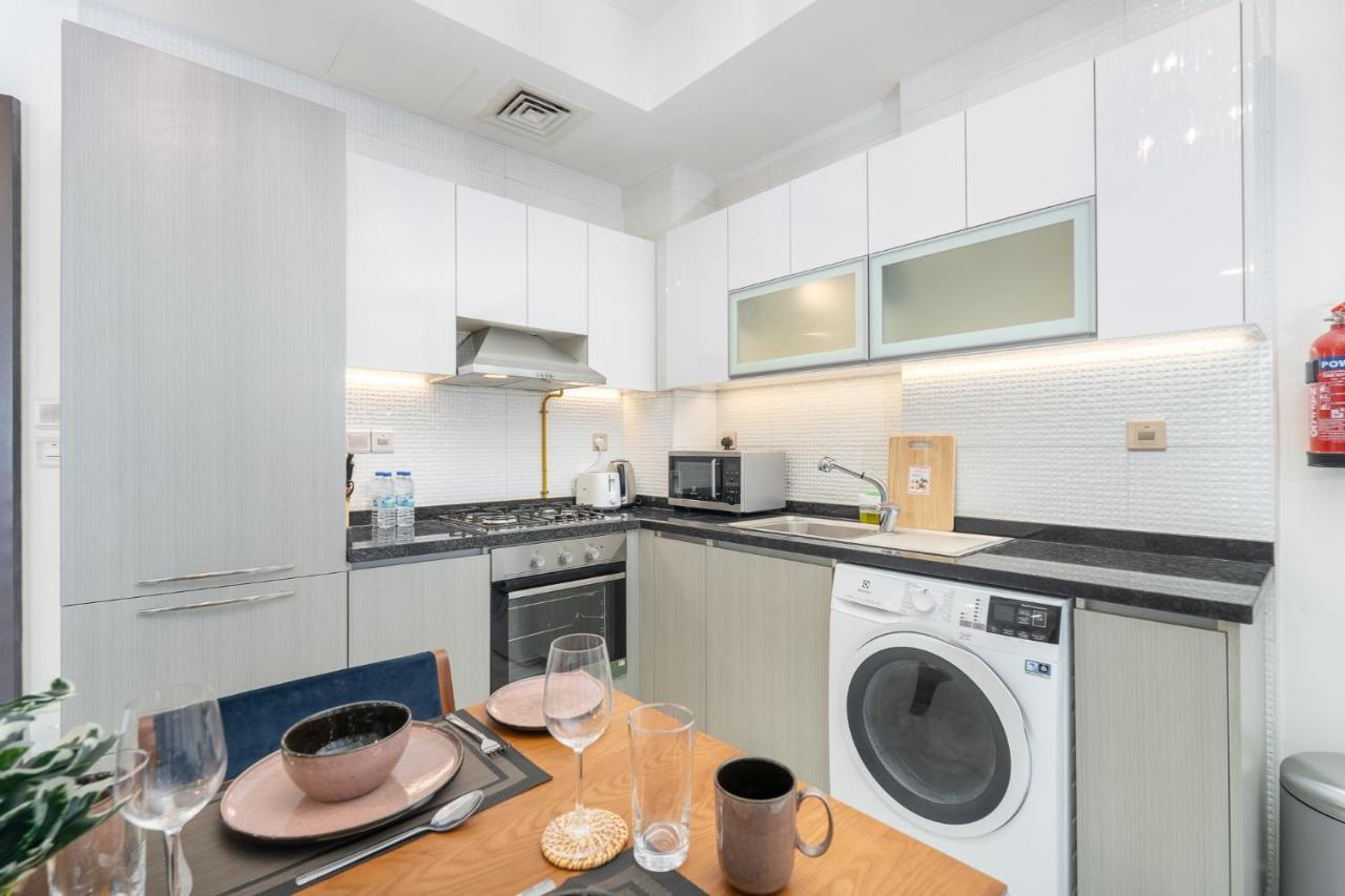 Apartment Heaven Crest Business Bay Canal View - Luxury 2 Bedroom With Free Parking, Wi-fi, Gym And Pool
