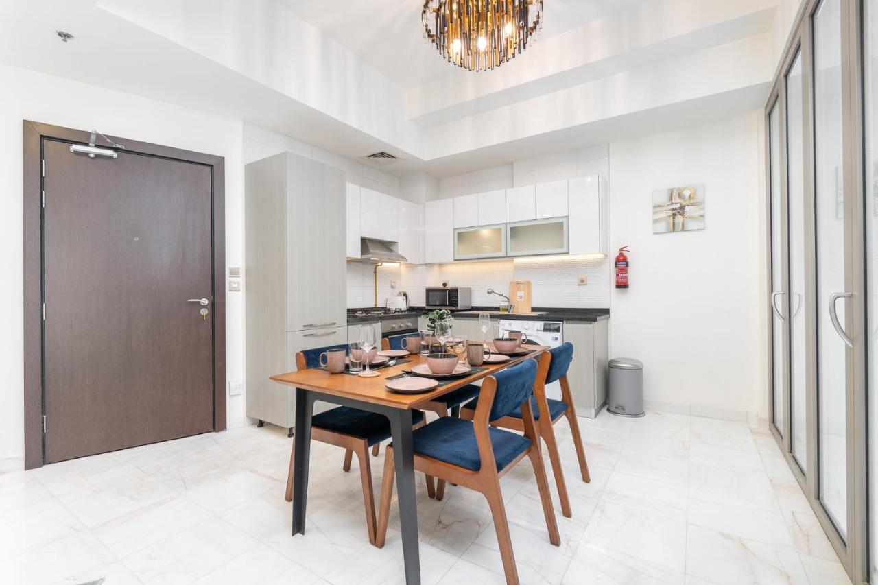 Apartment Heaven Crest Business Bay Canal View - Luxury 2 Bedroom With Free Parking, Wi-fi, Gym And Pool *