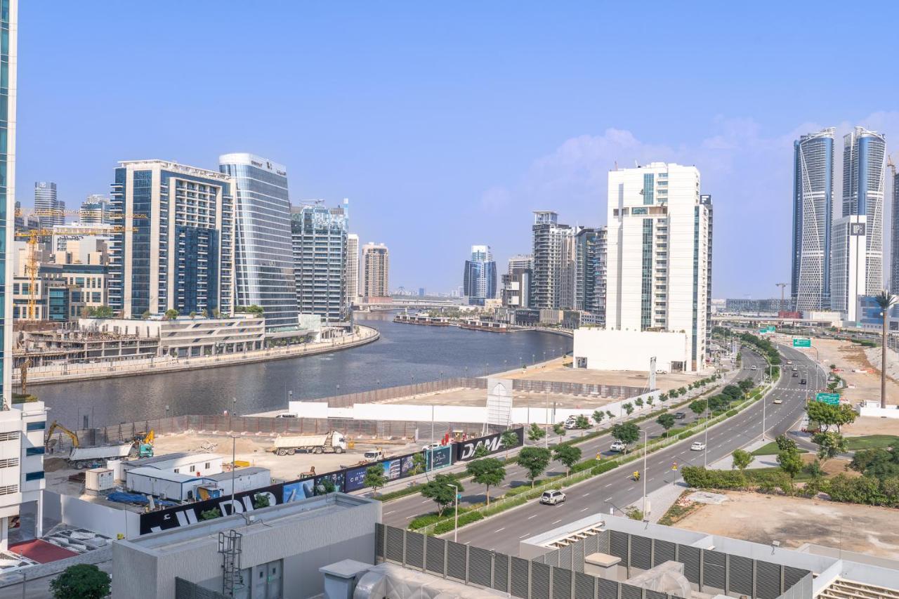 Apartment Heaven Crest Business Bay Canal View - Luxury 2 Bedroom With Free Parking, Wi-fi, Gym And Pool Dubai