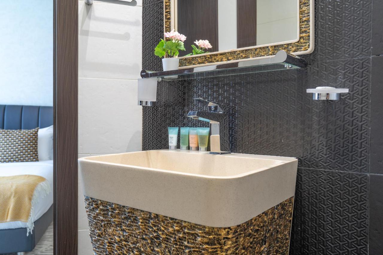 Apartment Heaven Crest Business Bay Canal View - Luxury 2 Bedroom With Free Parking, Wi-fi, Gym And Pool *