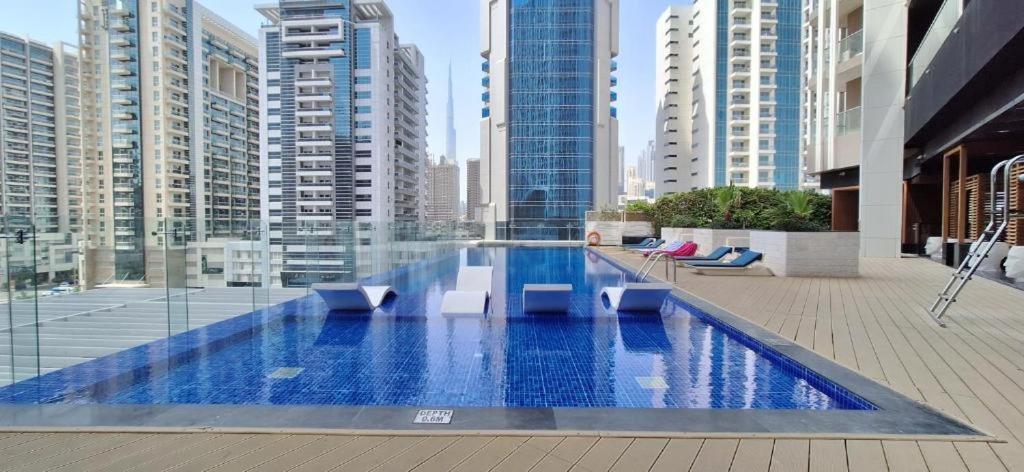 Apartment Heaven Crest Business Bay Canal View - Luxury 2 Bedroom With Free Parking, Wi-fi, Gym And Pool *